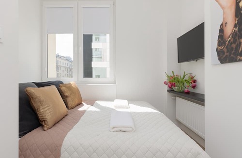 Srodmiescie Apartment | Sunny Apartment in the Center | 3 Bedrooms | Balcony