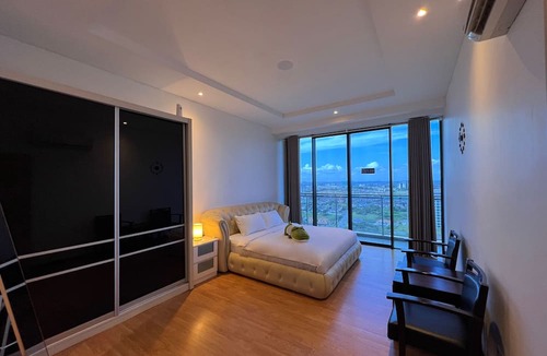Kuching Apartment | Super Comfy 1800sqft Condo, 3bedroom with 2kingsize bed in Kuching, Sarawak