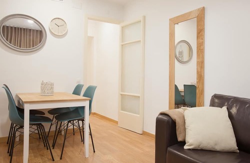 El Port Apartment | Europa Fira Apartment 14