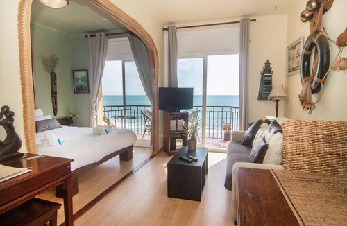 Sitges Town Center Apartment | VORAMAR LOFT BY BLAUSITGES Stunning sea views from this beach front studio