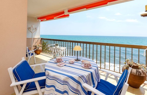 Sant Andreu de Llavaneres Apartment | Cosy apartment for 6 people with pool, WIFI, TV and balcony