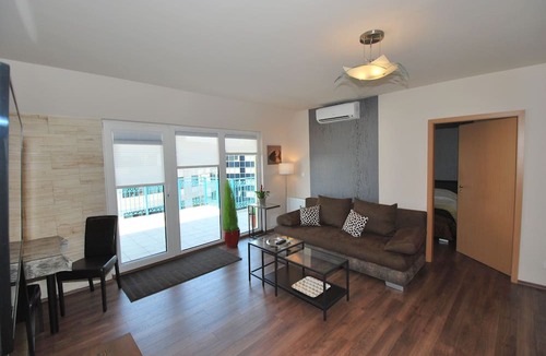 13th District Apartment | Arpad Bridge Apartments