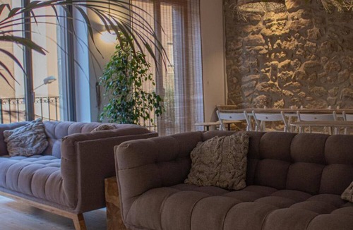 Balaguer Apartment | Bed and Breakfast 'Habitació Doble' with Shared Terrace, Wi-Fi and Air Conditioning