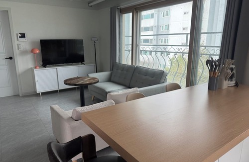 Seongsu Apartment | 육Seongsu Station Jungnangcheon Cherry Blossom Road Han River airport bus