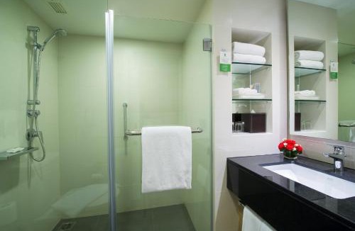 Bang Rak Hotel | Holiday Inn Bangkok Silom by IHG