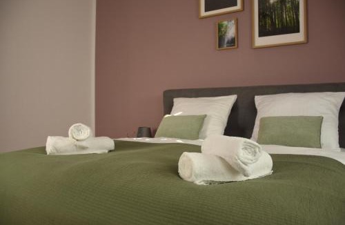 Mahlsdorf Apartment | Maisonette-Apartment für bis zu 6 Personen - Parkplatz - WLAN - Kingsize