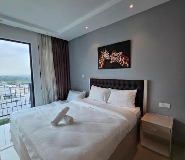 Shah Alam Apartment | Minimalist Studio Trefoil Setia Alam linked bridge to Mall and Convention Centre near to NIH Peninsula