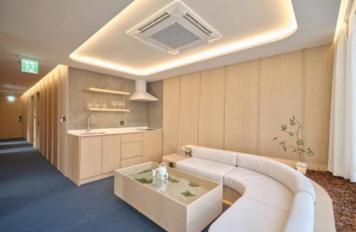 Yeoksam Hotel | UH Suite The Gangnam