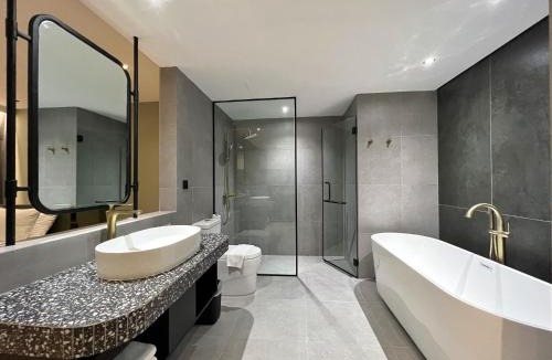 Kampung Bangkong Hotel | Crystal Crown Hotel Kuala Lumpur