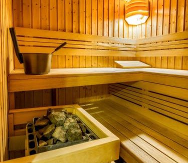 Gledy Villa | Mazursko - komfortowe domy 8 osobowe nad jeziorem, balia lub sauna