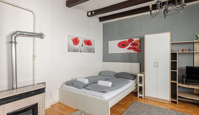 Cozy Nest Hideaway With A/C