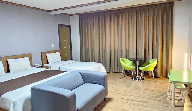 HOTEL ISLAND