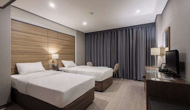Insadong Crown Hotel
