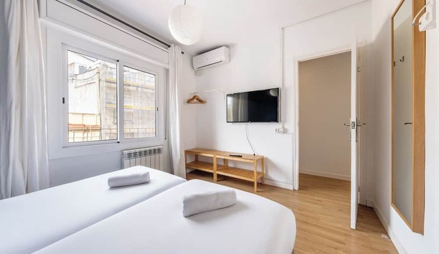 AinB Barcelona Sants Apartments