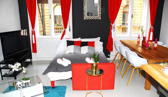 Luxurious Downtown Apartment With 4 Bedroom, 4 Bathroom