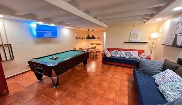Fantastic Duplex 4BR |Family-Friendly|Terrace Pool Table & Ping Pong 10m Ramblas