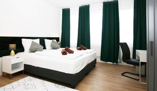 BIG New 6Rms Boutique Flat City Center, KaDeWe, ZOO, Messe, 1A Location