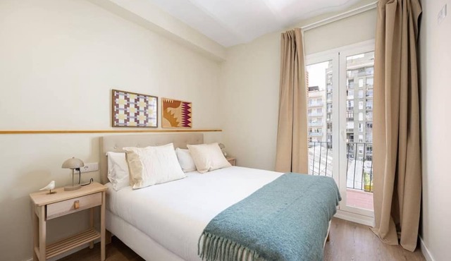 The apartment has a unique charm and personality, thanks to its stylish design. You’ll be surrounded by parks, great restaurants, local shops, and more. And to top it off, there’s a private balcony where you can relax.