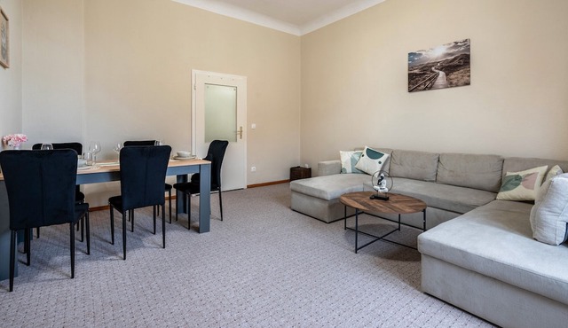 Apartment 'Bahnhofsnahes Altstadt-Paradies' with Balcony and Wi-Fi