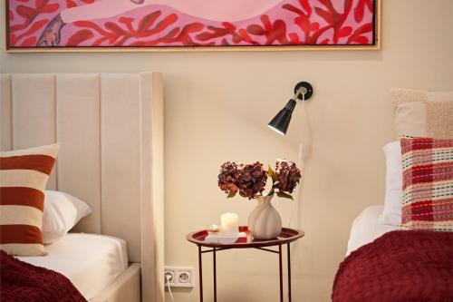Designer 3BR Loft & Mezzanine Near Synagogue Stay