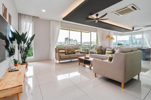 B3 l KlCC & TRX l Minimalist l 17 Pax