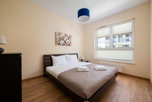 Modlińska Riverside Comfort Apartment by BookingHost