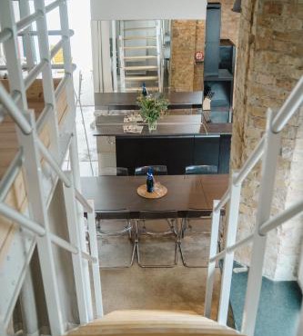 SC 00 LOFT by ROCKCHAIR Apartments l SUPERHOST Status l Unique & Style Loft 230 sqm 2 Floors Tablefootball Tabletennis 3 Bathrooms Boxspringbeds welcomes you!