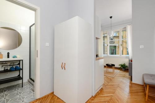 Monochrome Chic Apartments R61