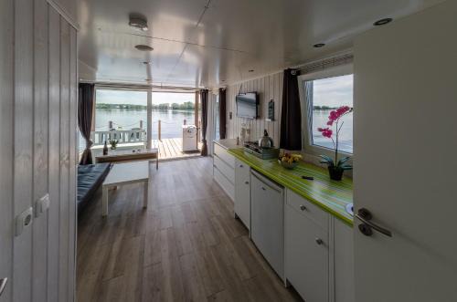 feststehendes Hausboot